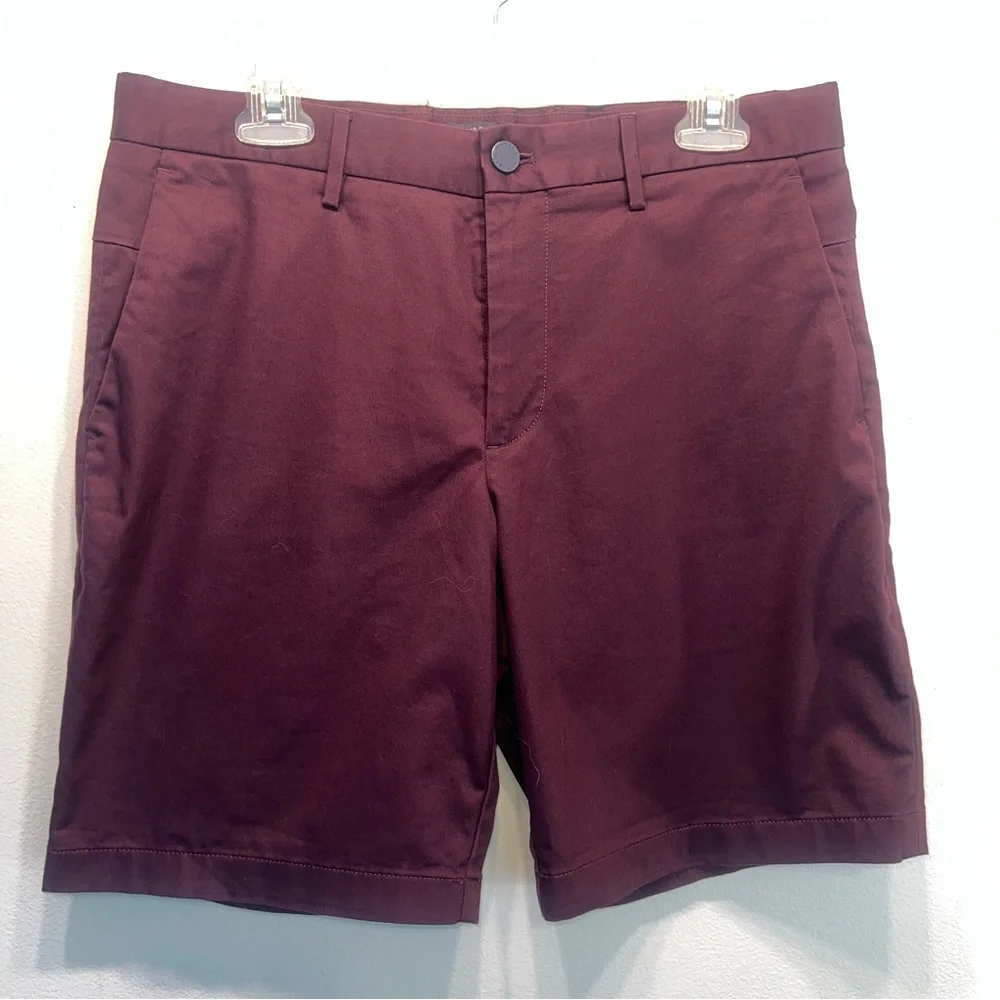 Banana Republic Men's Flat Front Shorts - Burgundy